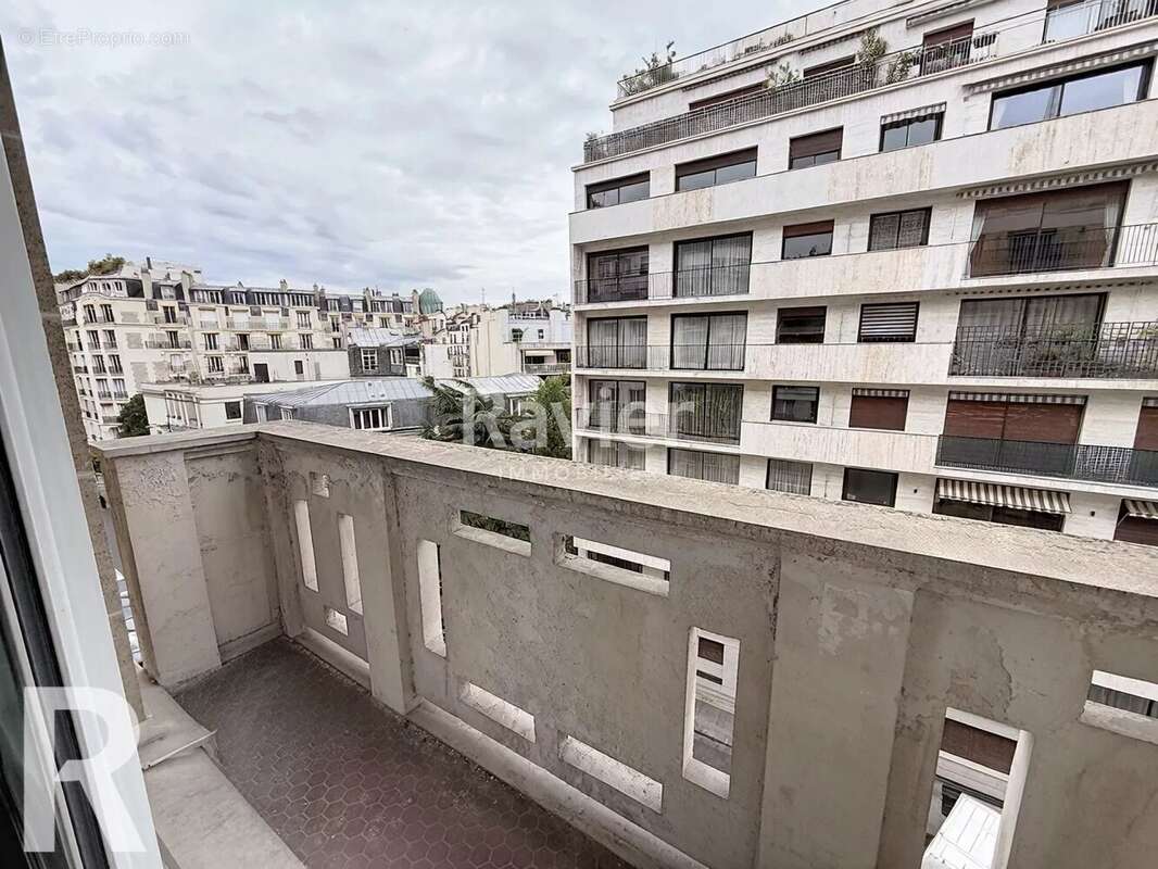 Appartement à PARIS-16E