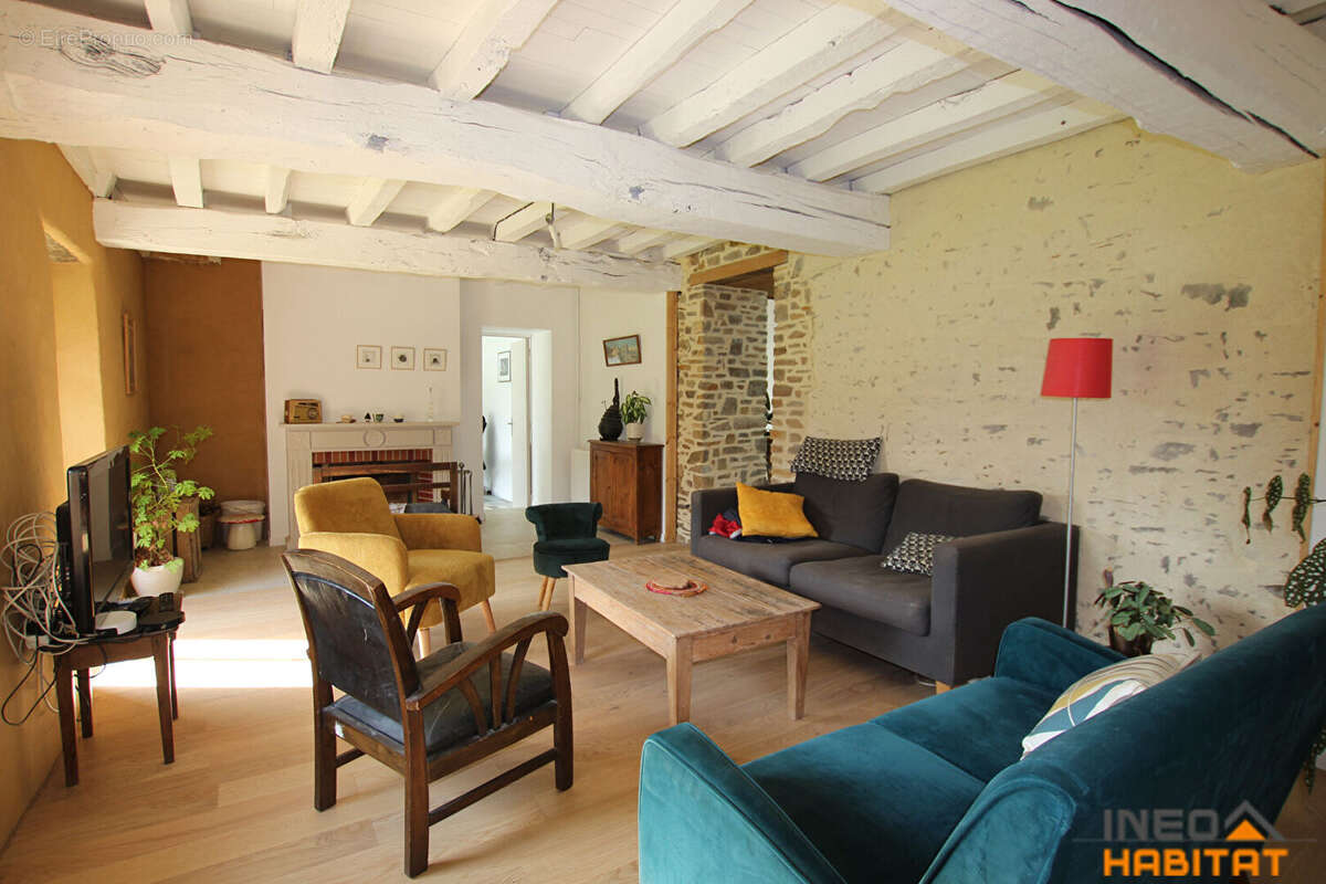 Maison à BOURG-DES-COMPTES