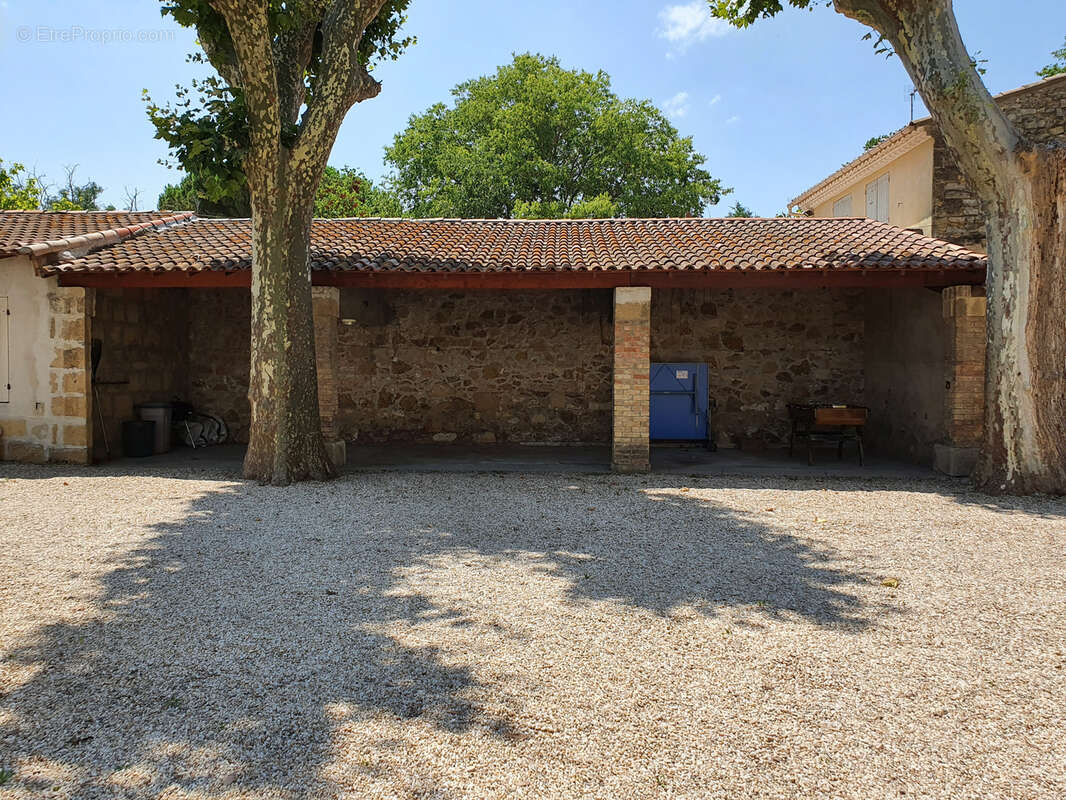 Ensemble immobilier de 281 m2 habitables et 740 m2 de bâtiments annexes - photo 16