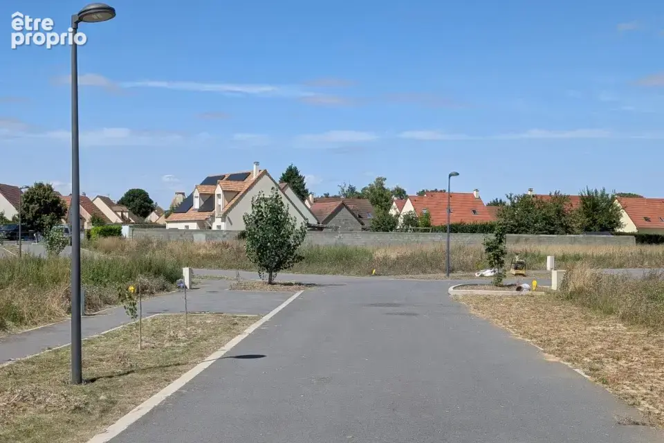 Terrain à FRESNAY-L'EVEQUE