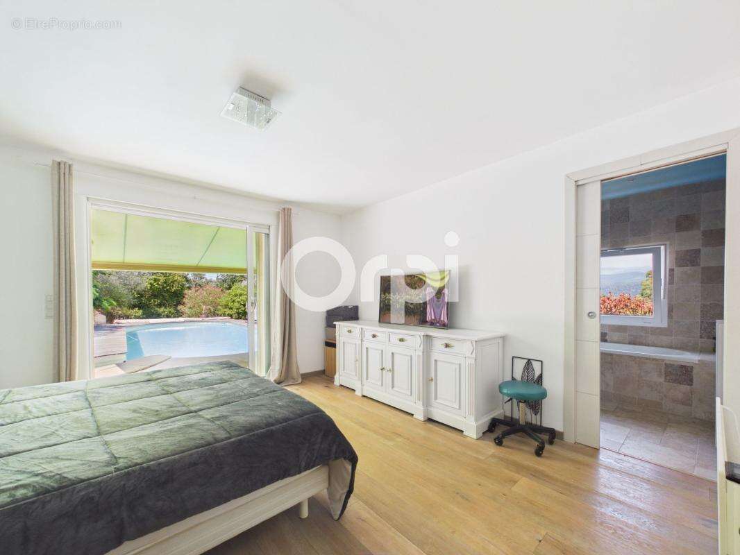Villa individuelle renovee – vue panoramique - calme absolu - belles prestations - piscine / bassin poissons - jardin - photo 13