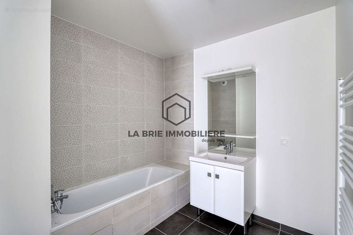 Appartement à EMERAINVILLE