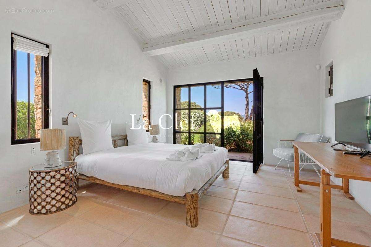 Maison à ROQUEBRUNE-SUR-ARGENS