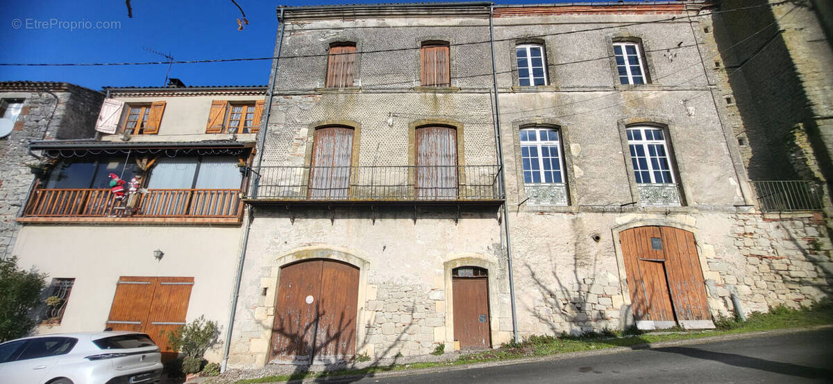 Maison à SAINT-PASTOUR