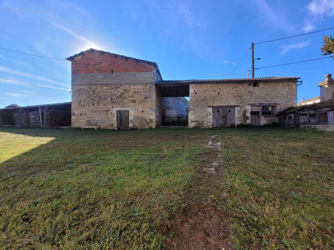 Photo 3 - Maison à VOUILLE