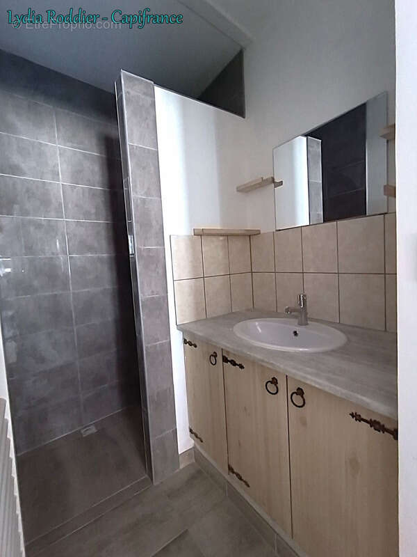 Maison 3 pièces 60 m2 rénovée dans le centre de CHATELDON (63290) - secteur calme - photo 9