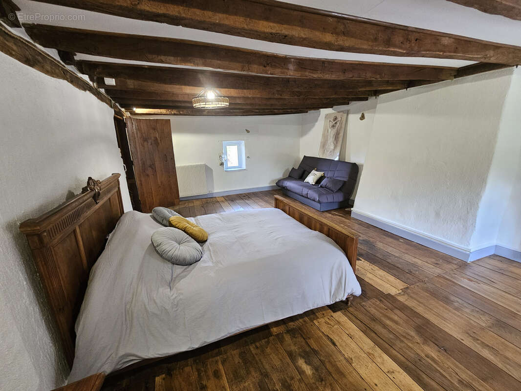 Maison à SAINT-ETIENNE-DE-FURSAC