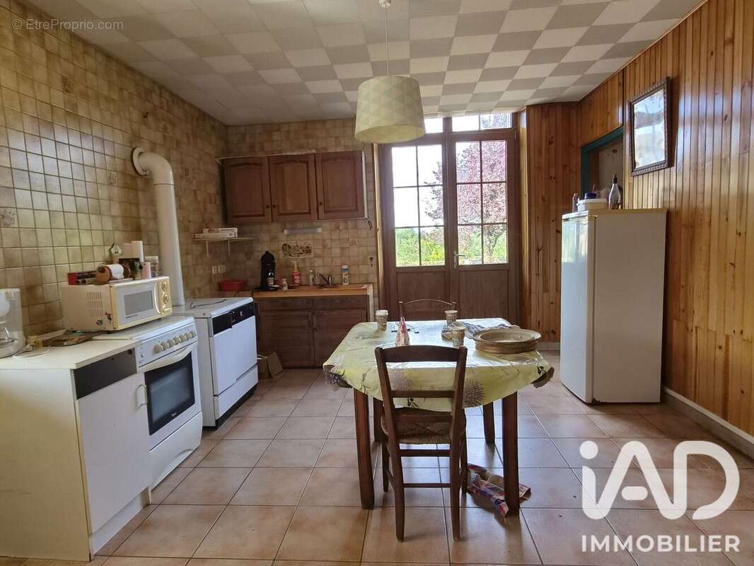 Maison 193 m² à Brioux-Sur-Boutonne  - photo 7