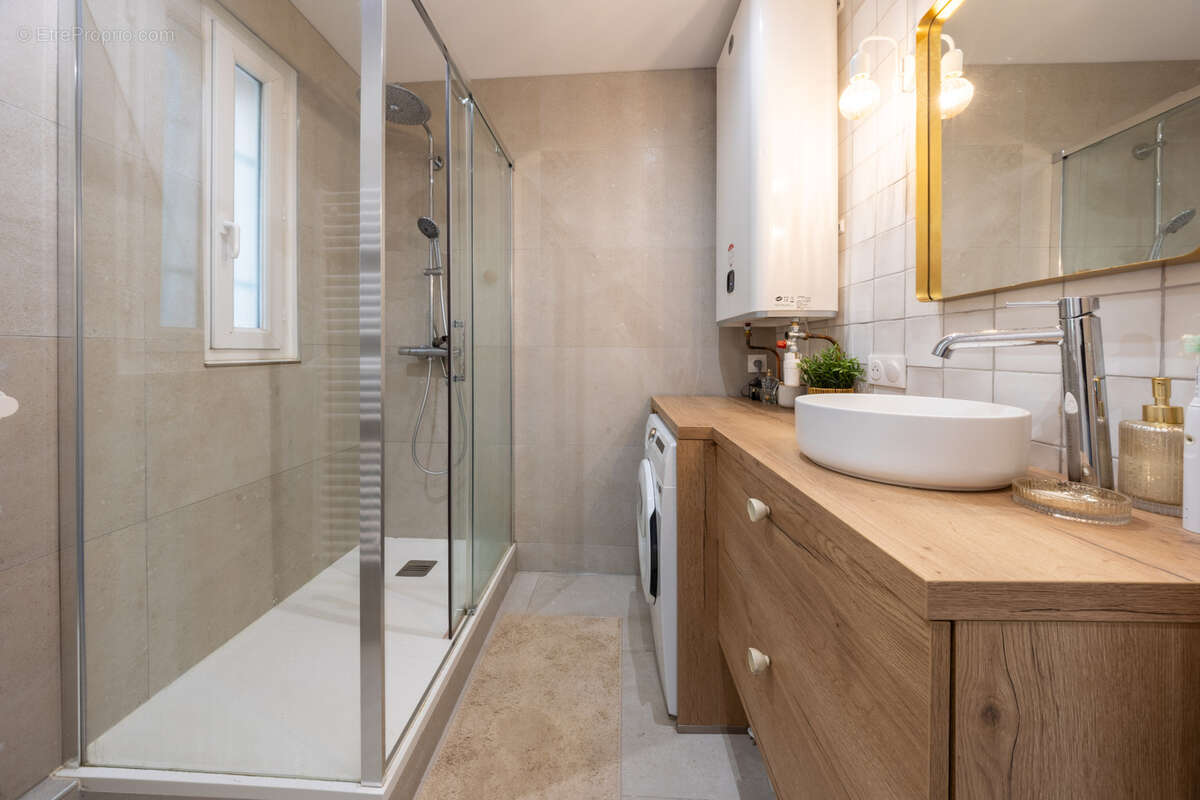 Appartement à SAINT-PRIEST-EN-JAREZ