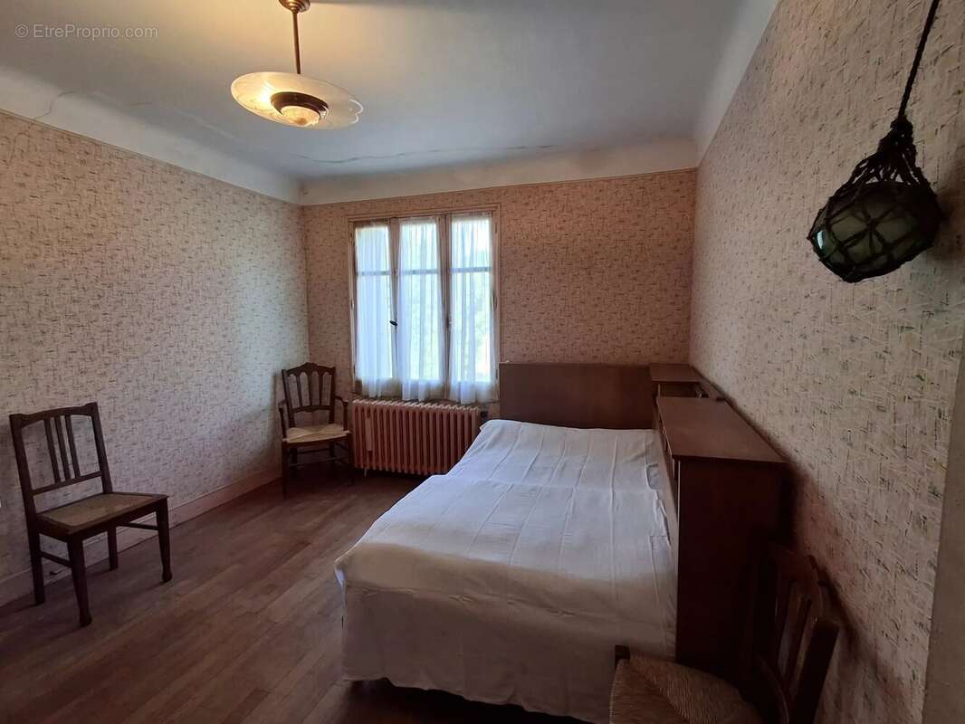 Charmante maison familiale de bonne taille à moderniser plus grange et autres dépendances - photo 15