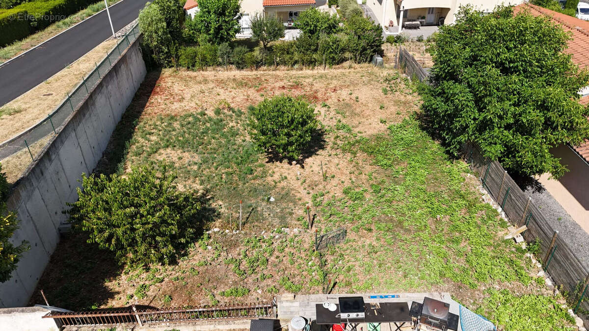Maison familiale avec grange de 130 m², dépendances et terrain de 1 282 m² - photo 10