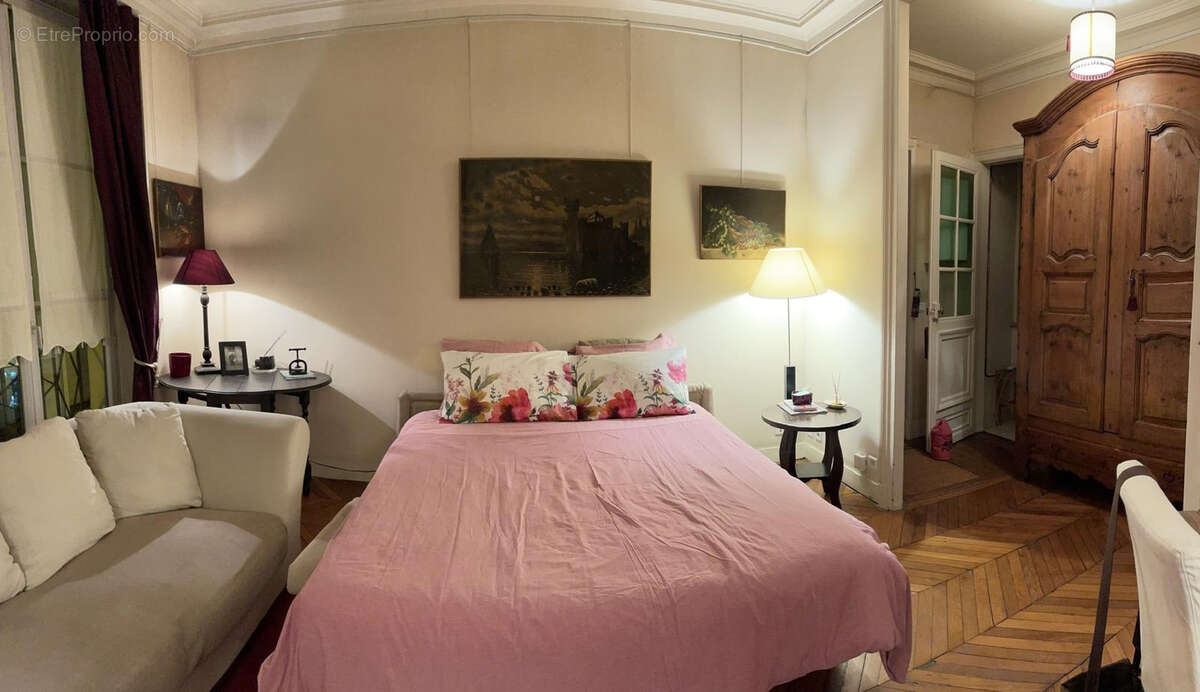 Appartement à PARIS-1E
