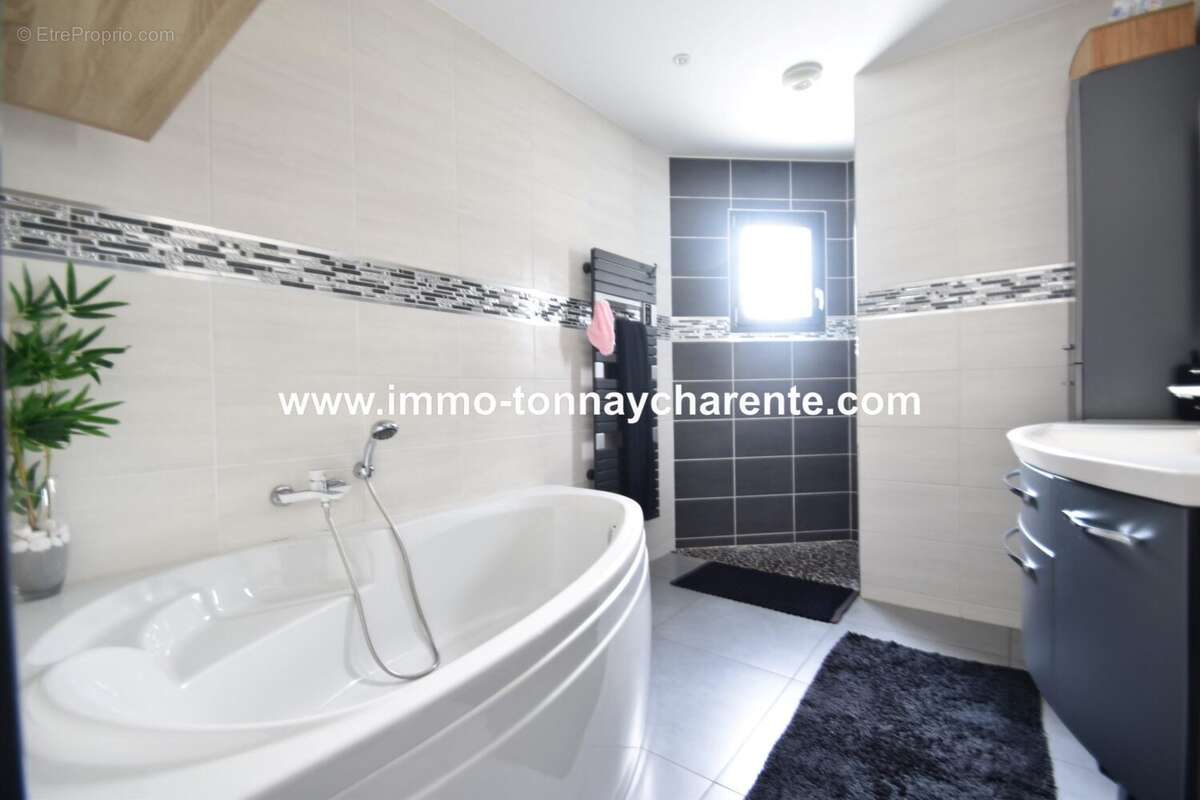 Maison à TONNAY-CHARENTE