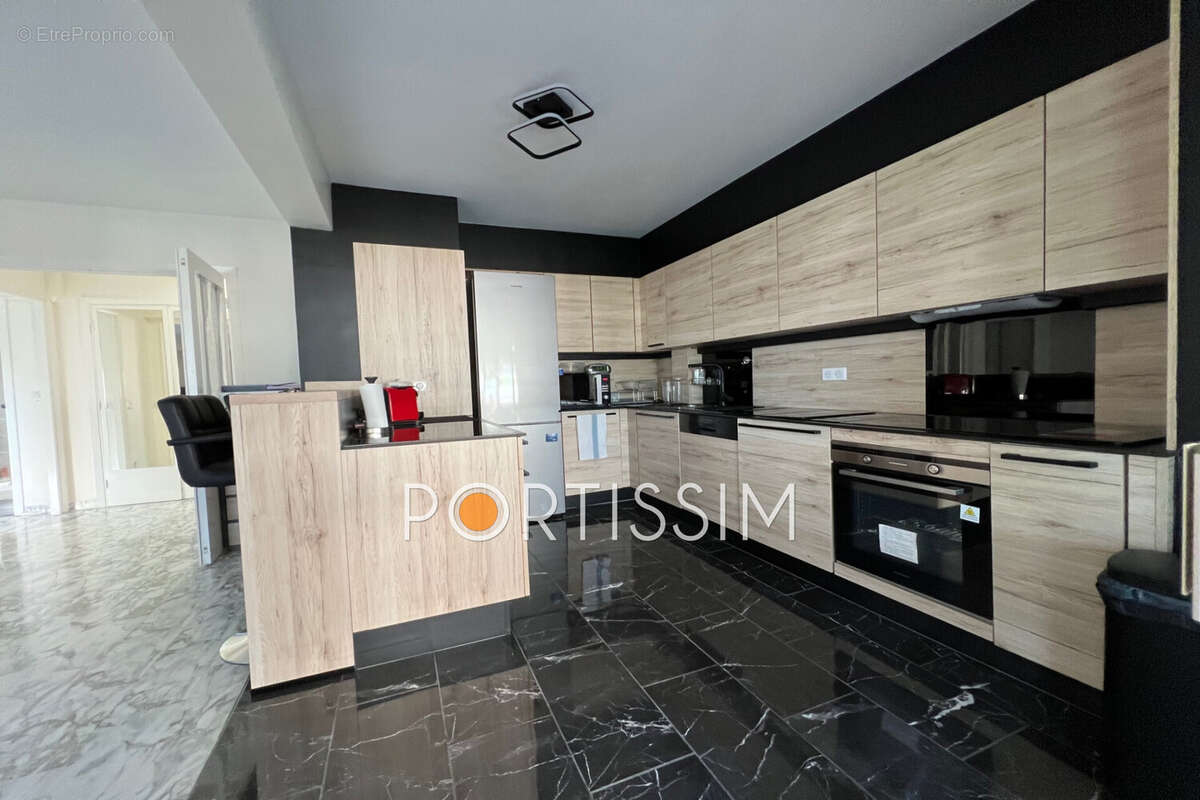 Appartement à SAINT-LAURENT-DU-VAR