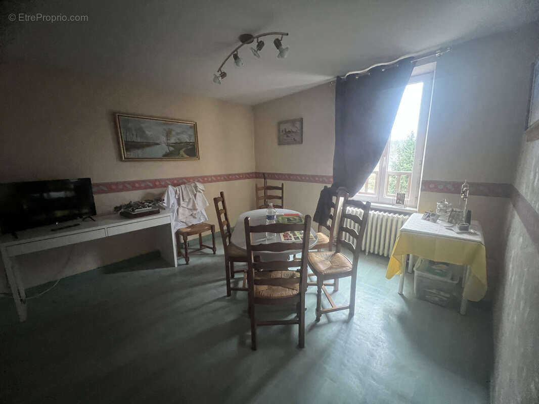 Commerce à JUGON-LES-LACS