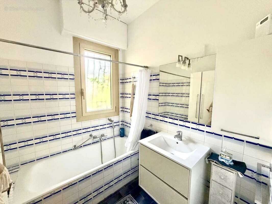 Appartement à ROQUEBRUNE-CAP-MARTIN
