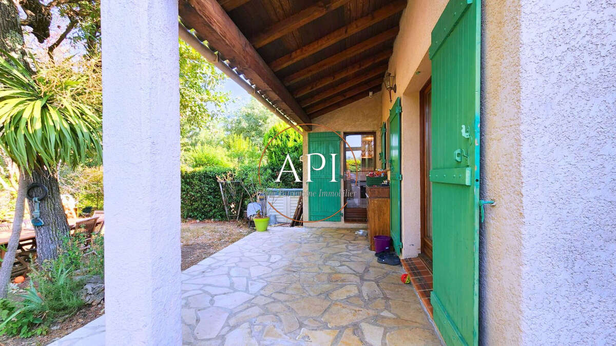 Maison à TOURRETTES