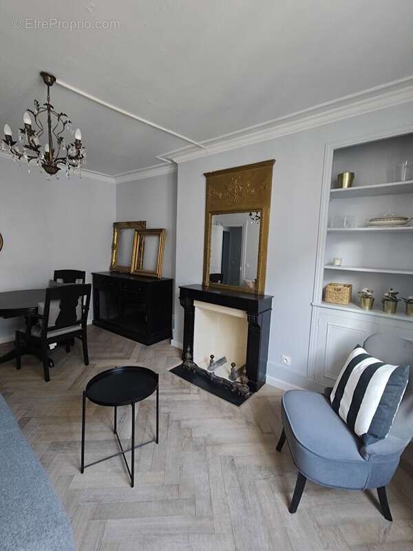 Appartement à PARIS-7E