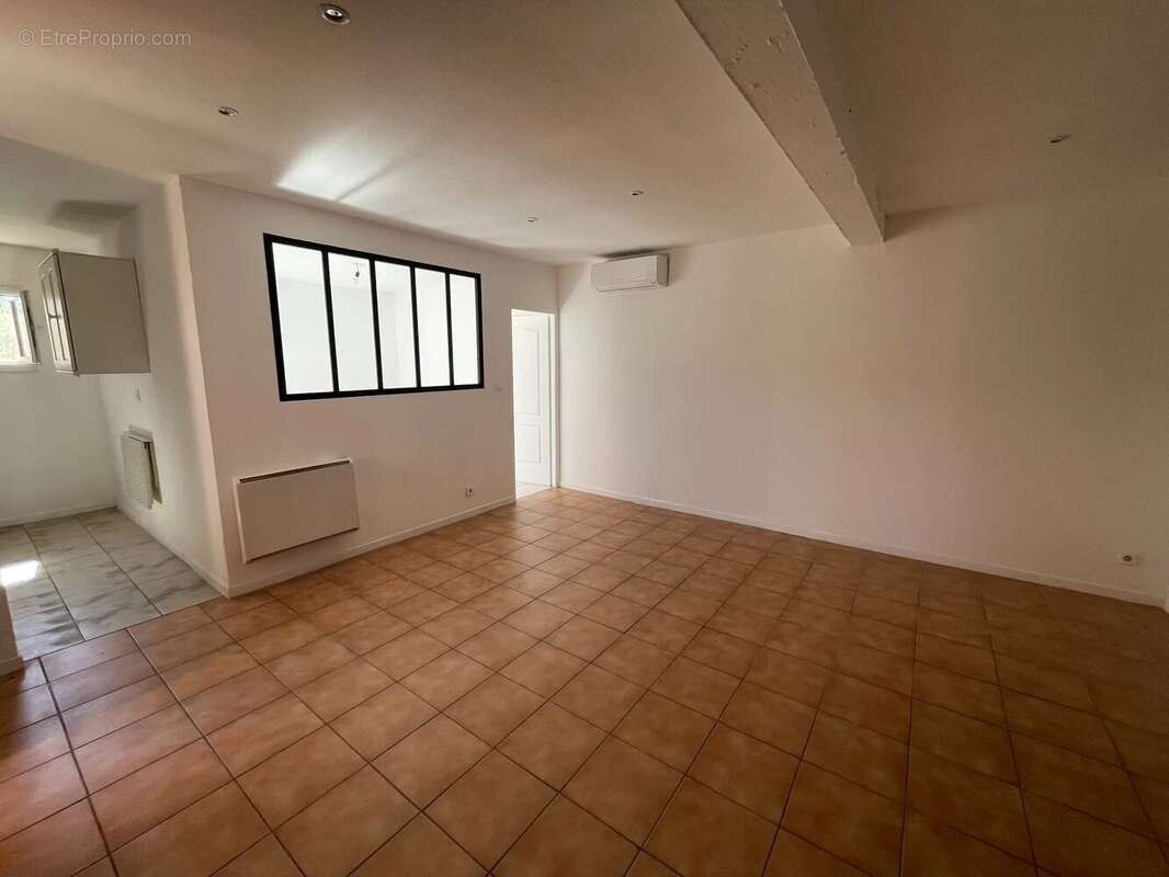 Appartement à CONTES