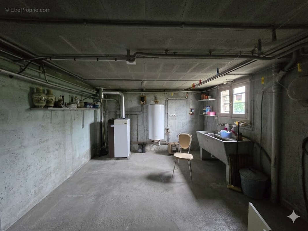 Maison familiale avec sous-sol total et combles aménageables   Terrain arboré de 760 m2   Vieux Pontault Comba - photo 17