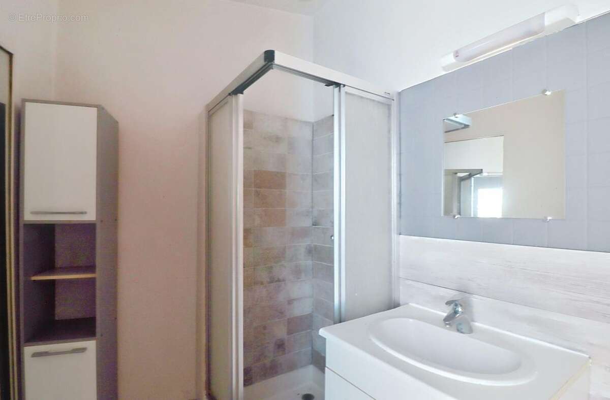 Jonzac centre – Immeuble 145 m² à rénover – Entre Place du Marché et Mairie - photo 13