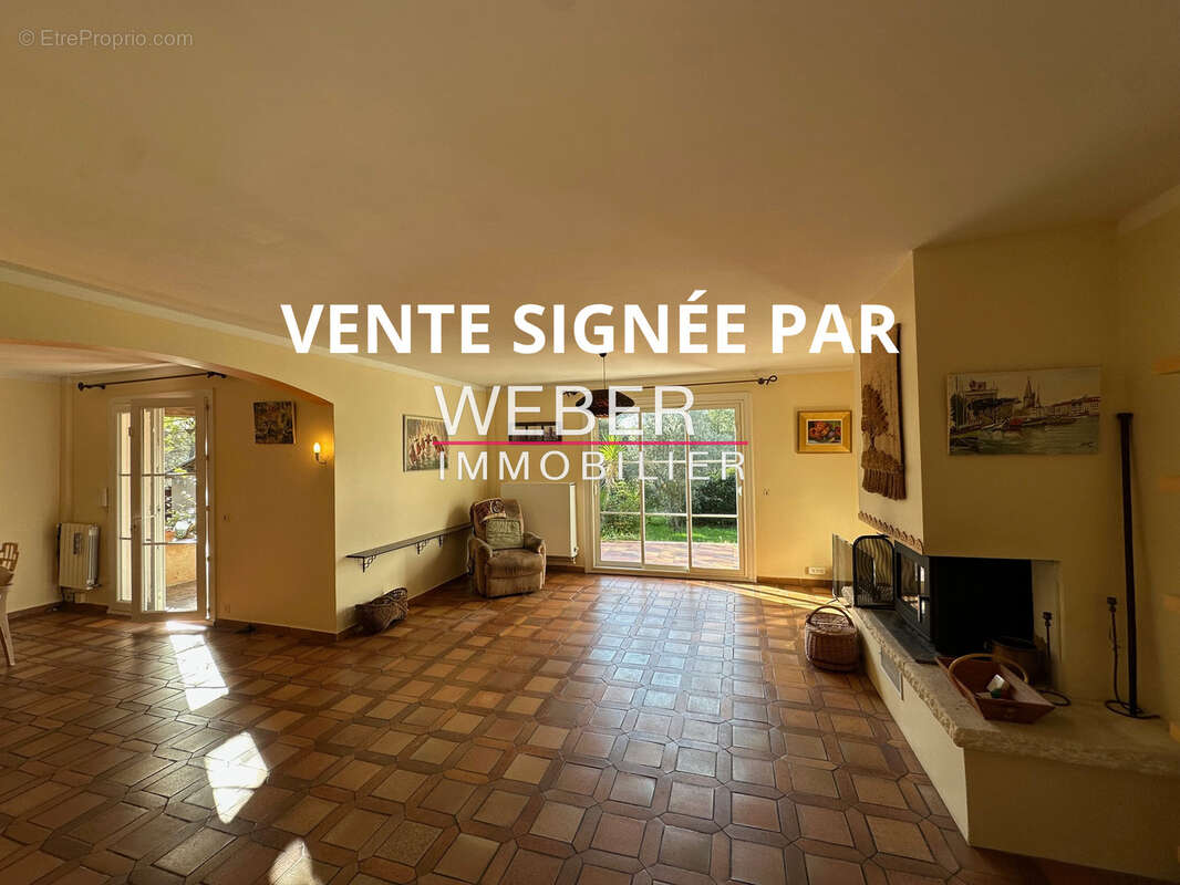 LE BEAUSSET - Maison de plain-pied 152 m2 piscine terrain 2500 m2 - photo 3