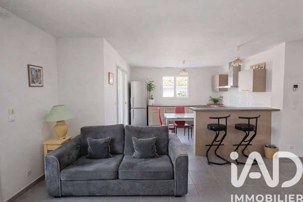 Maison 92 m² à Trouillas  - photo 6