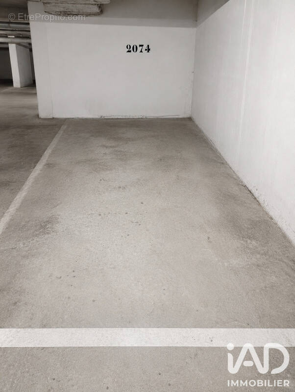 Photo 1 - Parking à PERSAN