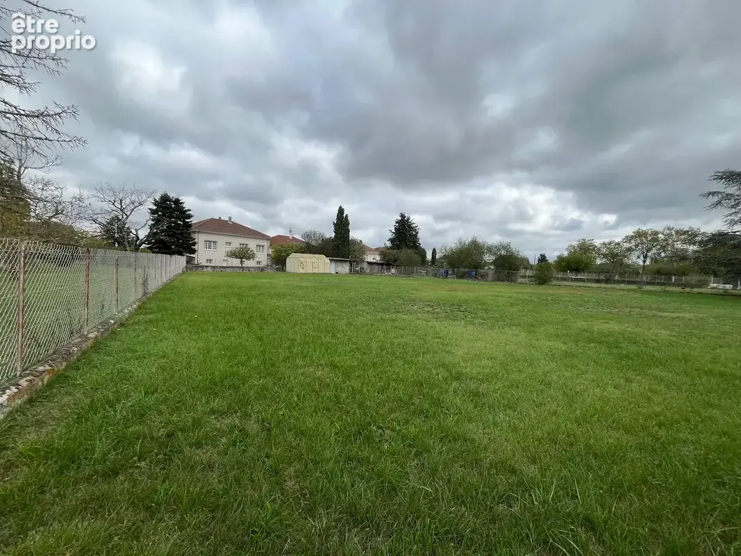 Maison familiale de 110 m2 sur un terrain de plus de 2 000 m2   Corbas - photo 4