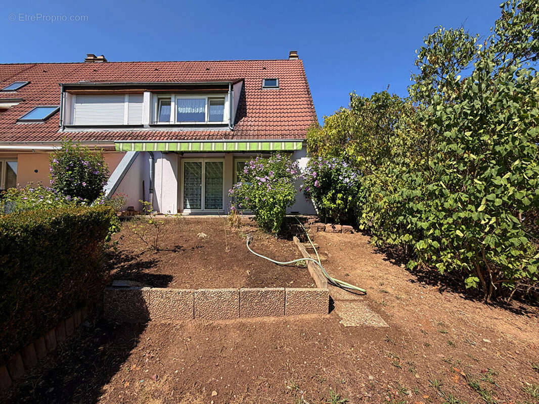 Maison 5 pièces - 110m² avec jardin à rénover - photo 2