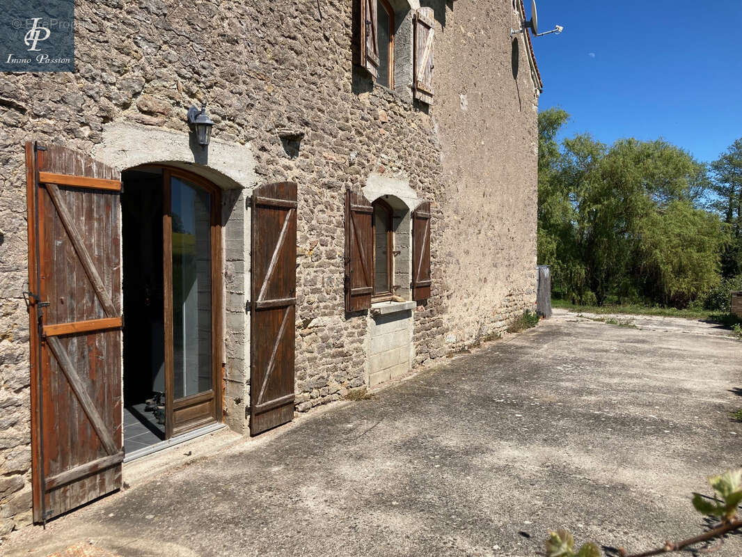 Maison à VIC-DE-CHASSENAY