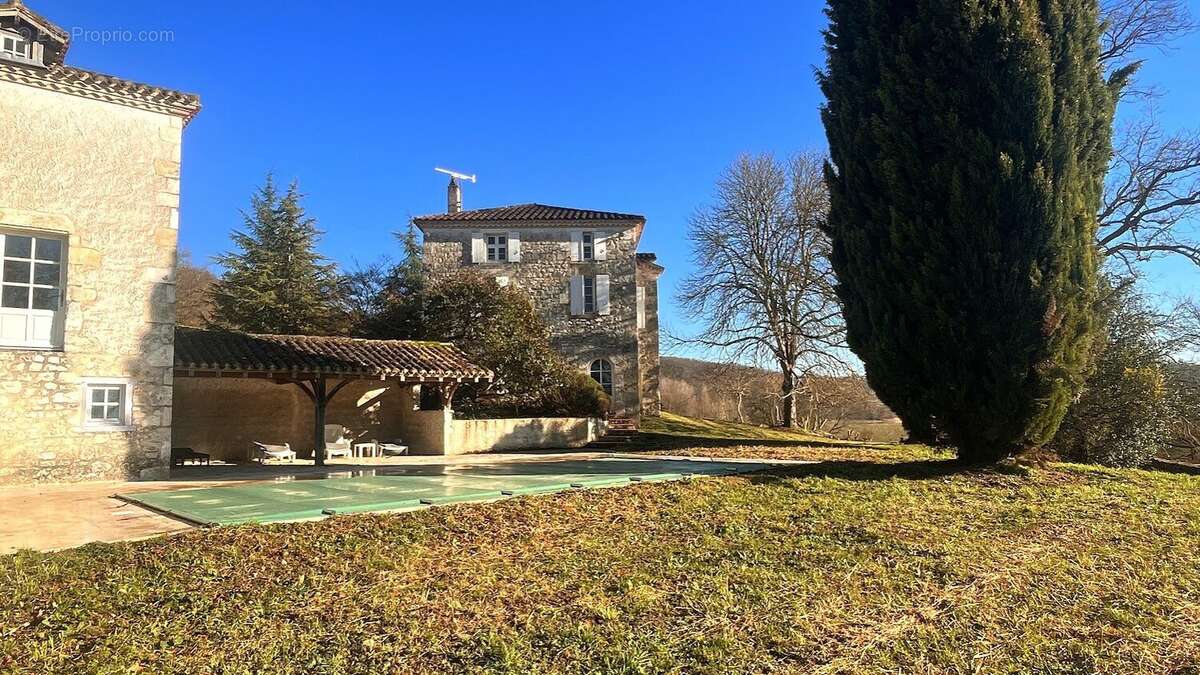 Projet famillial ou exploitation de gîte possible, pour ce très beau hameau à proximité de Roquecor - photo 8