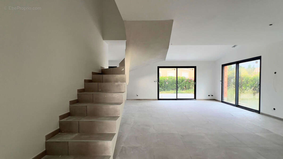 Maison à NISSAN-LEZ-ENSERUNE