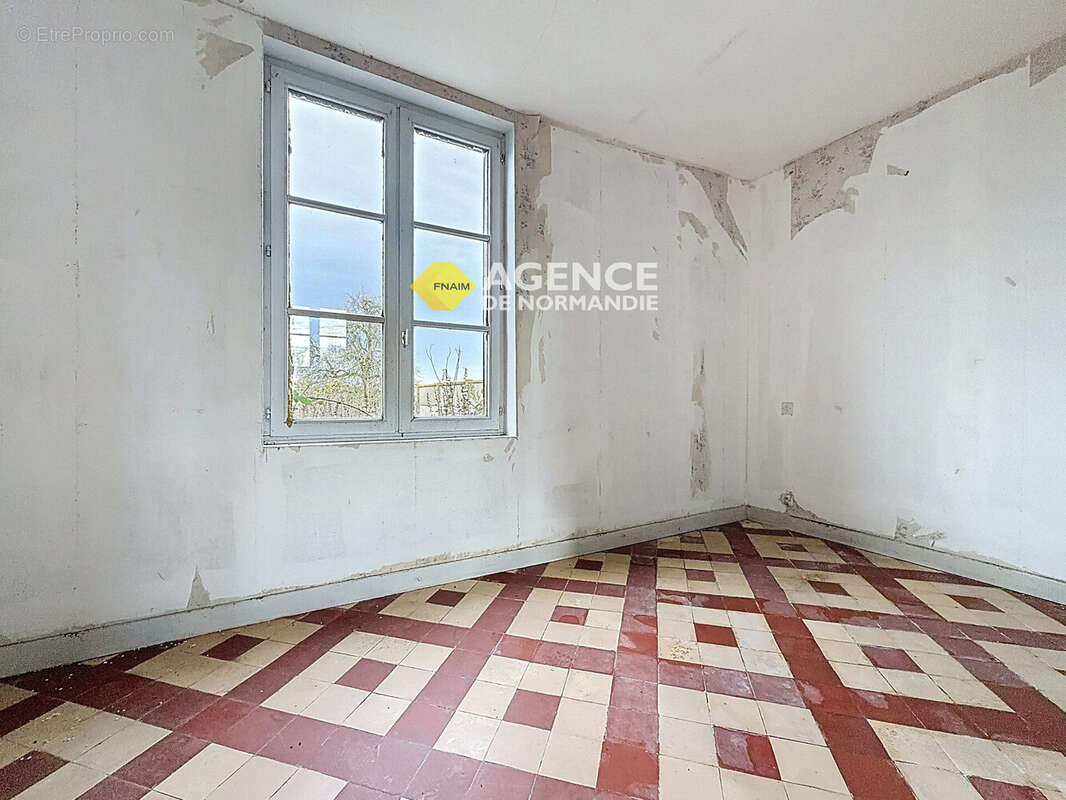 Maison à MONTREUIL-L'ARGILLE