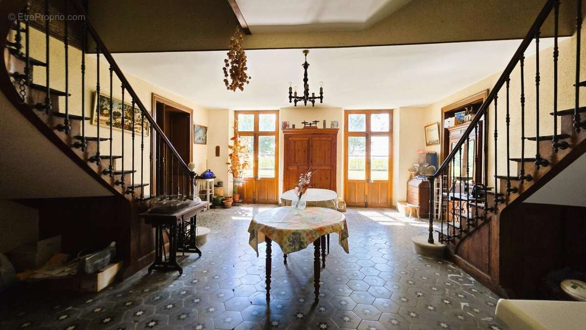 Maison à NEGREPELISSE