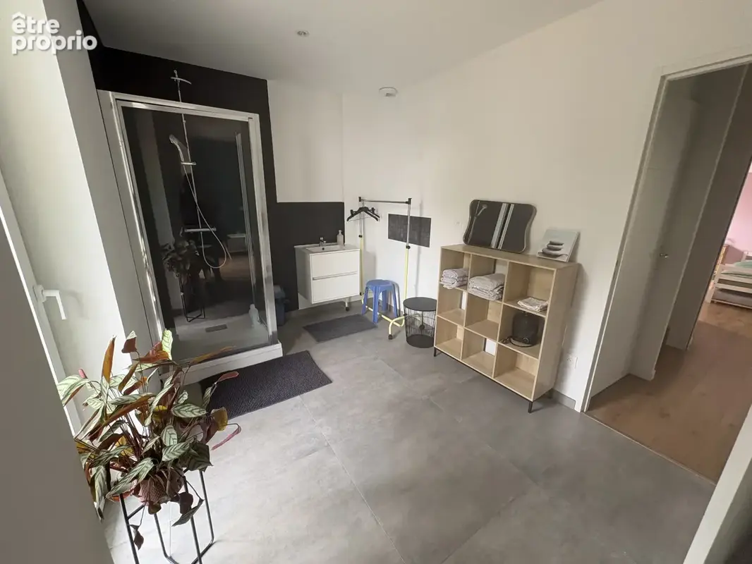 Bâtie sur 550 m2 dans un secteur calme, jolie villa récente de 4ch et 2 sdb - photo 10