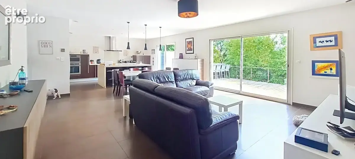 VIlla de 135 m² de plein pied avec piscine sur un terrain de 506m² - photo 6