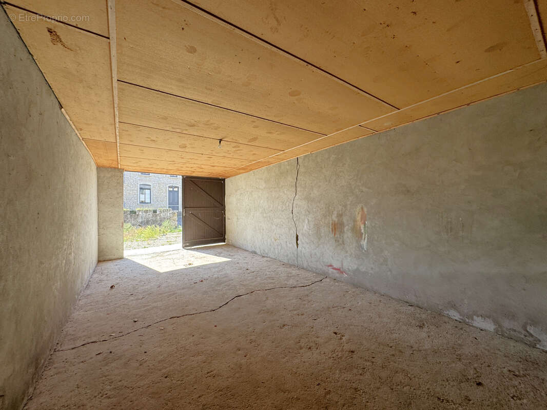 Maison à SAINT-VICTOR-DE-MORESTEL