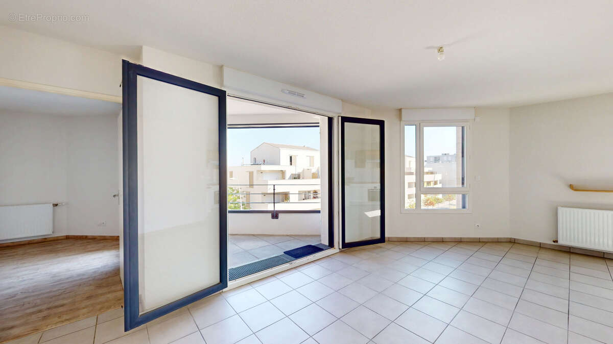 Appartement à BEAUZELLE