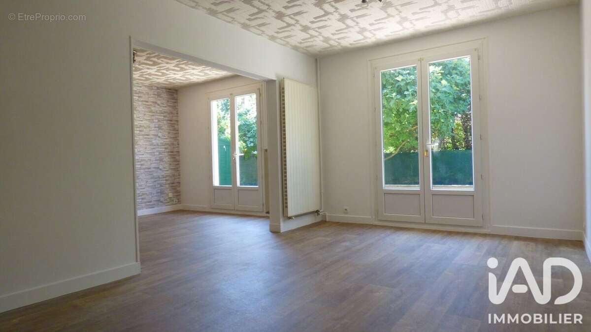Maison 92 m² à Saint-Clement  - photo 3