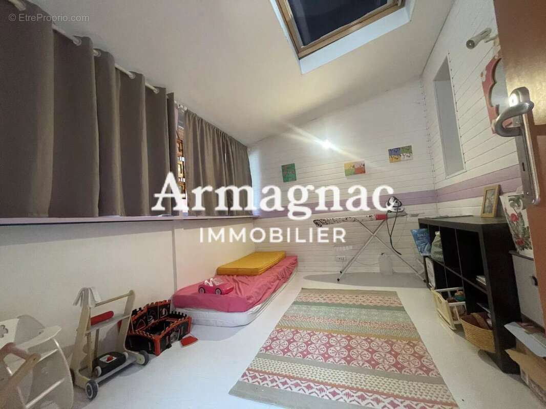 Maison à VIC-FEZENSAC