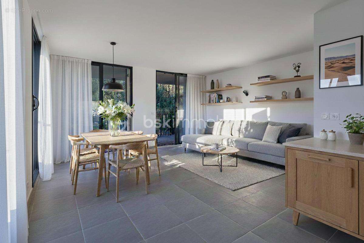 Appartement à BORMES-LES-MIMOSAS