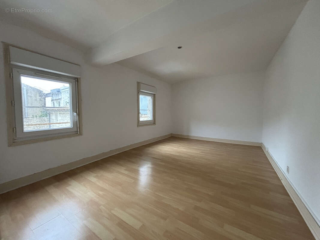 Hyper centre immeuble mixte local commercial et triplex f4 - photo 16