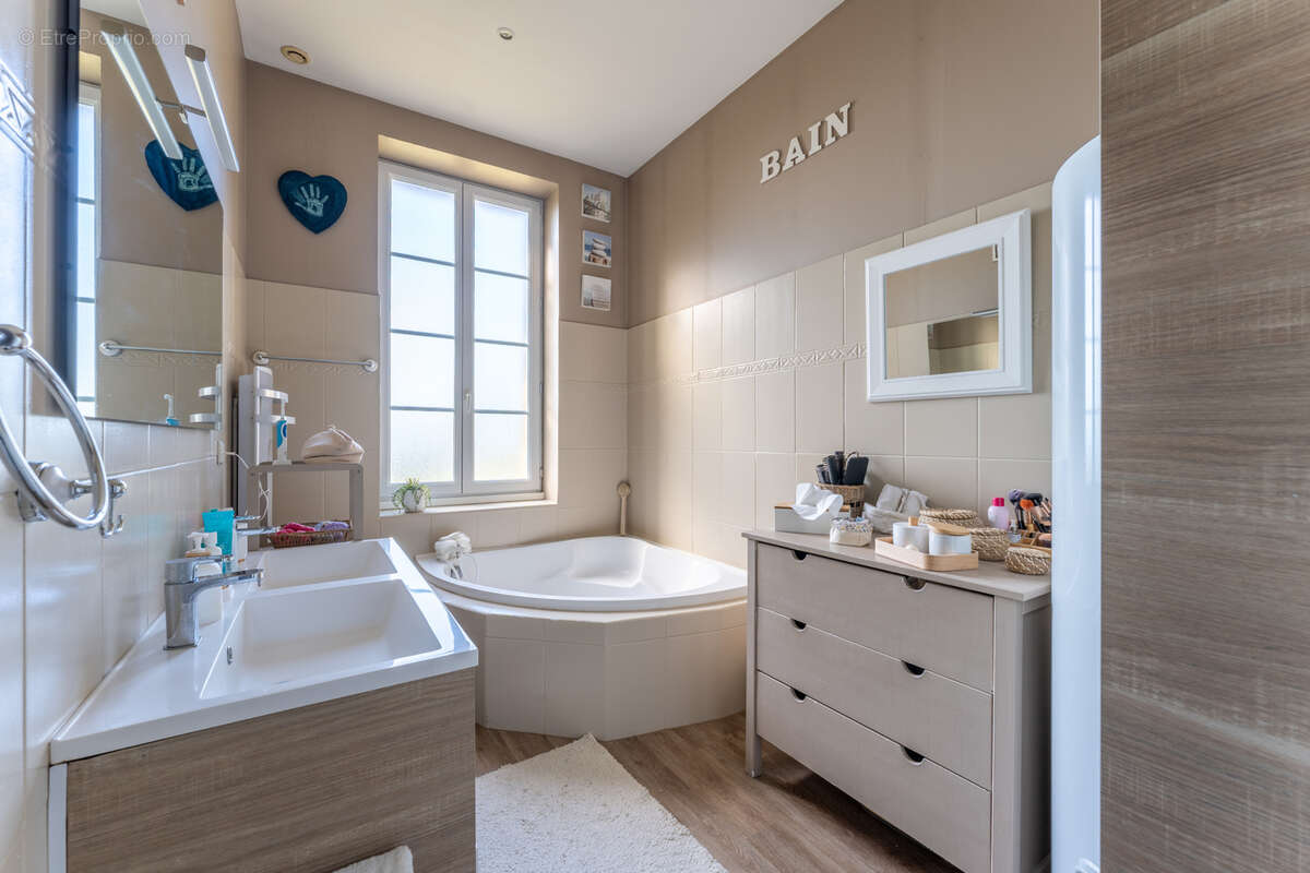 Maison à LESTIAC-SUR-GARONNE