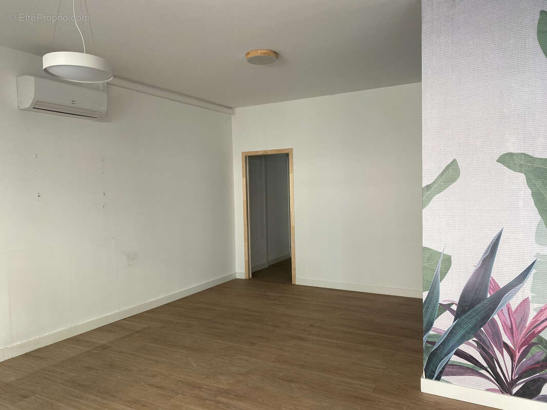 Local avec 2 parkings, et 2 caves, Rue des Alpes, 26000 VALENCE - photo 8