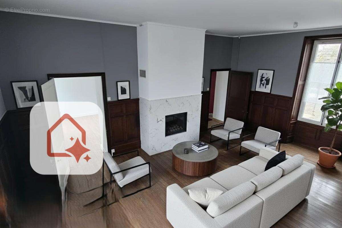 Maison à CHAMPAGNE-LES-MARAIS