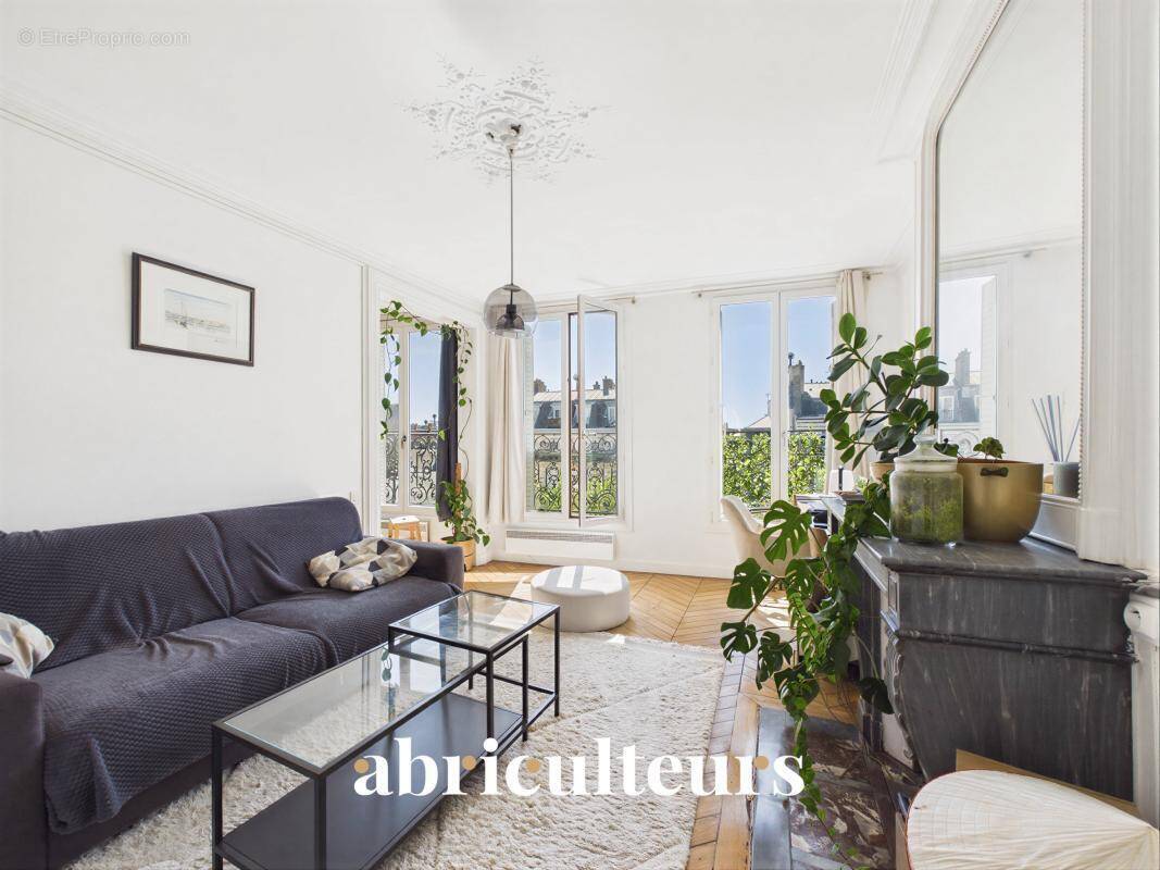 Appartement à PARIS-10E