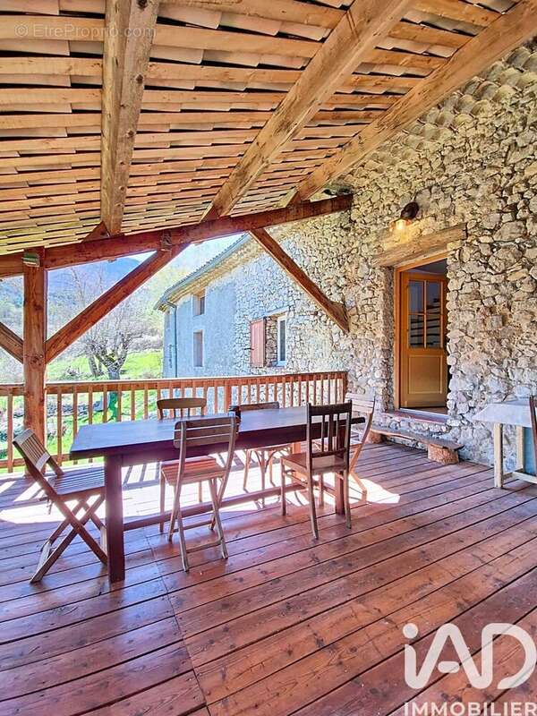 Maison 279 m² à Noyers-Sur-Jabron  - photo 4