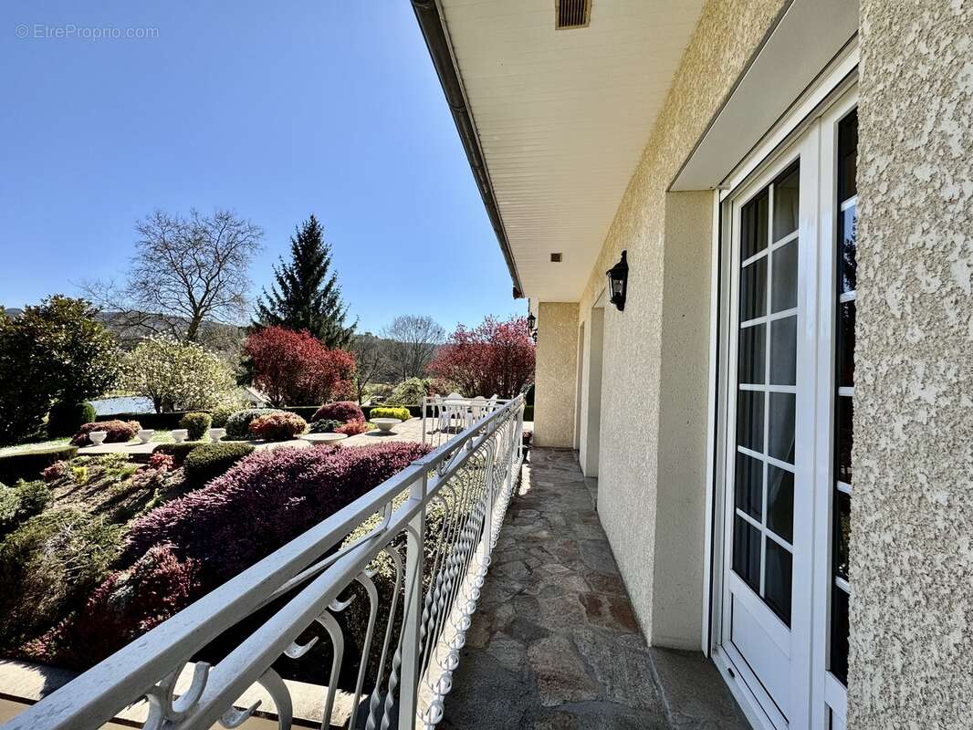 Maison à EYMOUTIERS