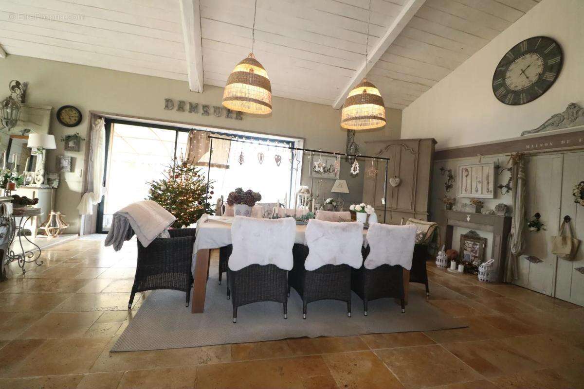 Maison à SAINTE-FOY-LA-LONGUE